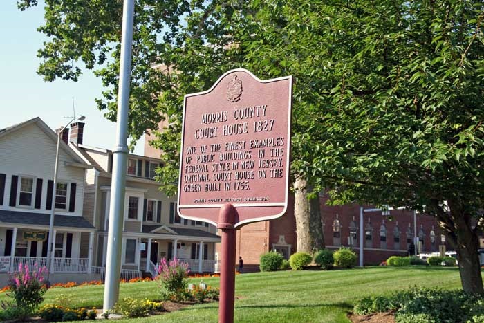 The courthouse's historic site marker