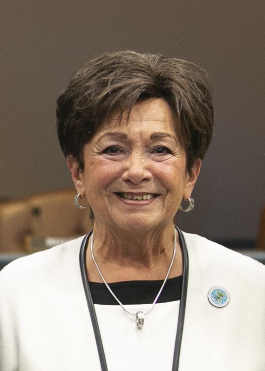 Loretta Gragnani headshot.jpg