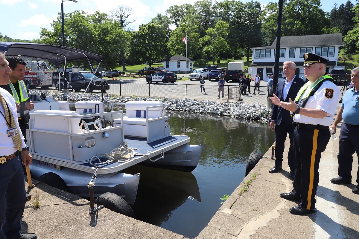 Summer Safety Sheriff Gannon & Mayor Stanzillis 6 24 2022.jpg